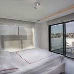 Q Ξενοδοχείο