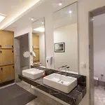 Q Ξενοδοχείο