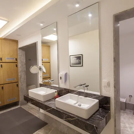 Q Hotel